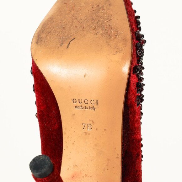 Gucci by Tom Ford S/S 1999 Burgundy Velvet Onyx Embellished Pumps - Picture 5 of 10